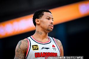 乐鱼体育下载-砍瓜切菜！伯克17中11得到30分10板6助 罚球9中7