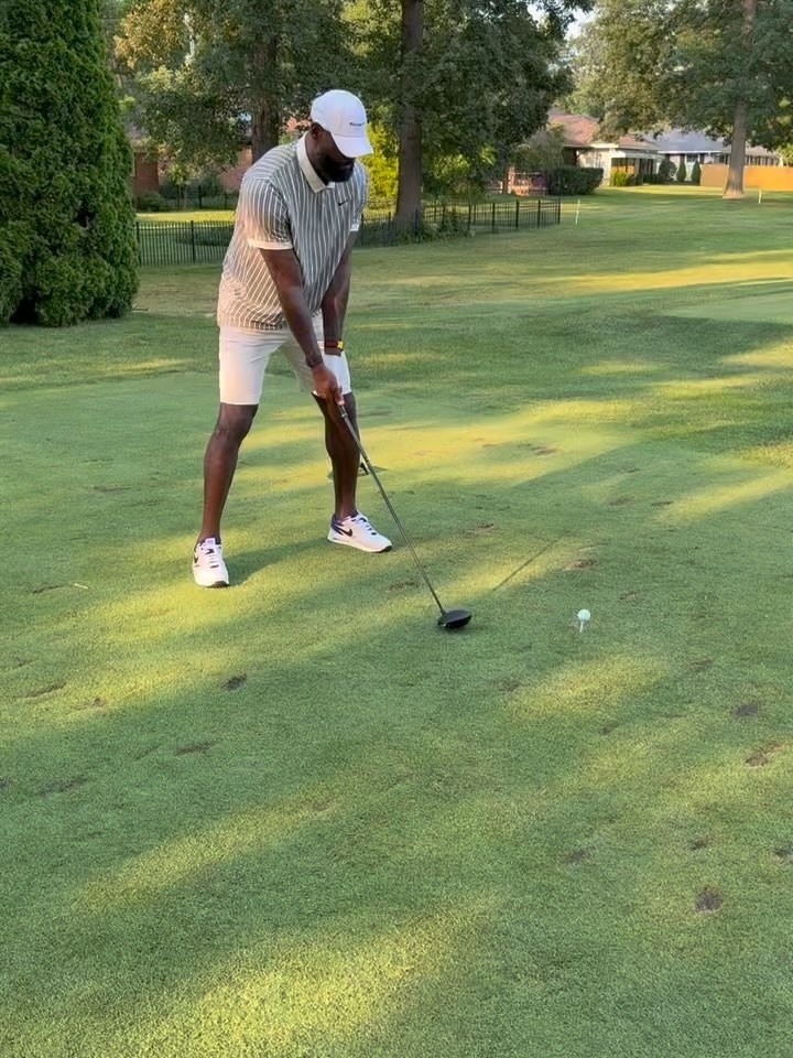 乐鱼体育app-队友评老詹高尔夫🤣八村：强而有力的臀部摆动 小里：就是这样