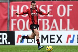 租借+选择性买断，迪马：AC米兰球员卡马达下周一接受莱切体检