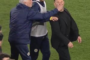 乐鱼体育app-加拉塔萨雷不满穆里尼奥捏人鼻子只被禁赛3场，上诉要求加重处罚