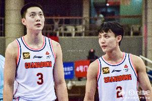 乐鱼体育官网-胡明轩常规赛的罚球命中率88.5%是联盟第九好 但今晚关键2罚不中