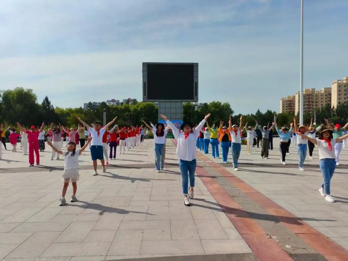 乐鱼体育-红岗区银河街道彩云社区：七夕怀旧运动会 邻里欢聚话温情